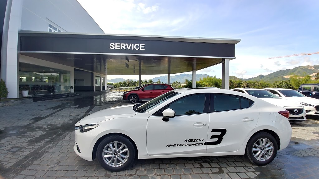 Khu tiếp nhận xe v&agrave;o xưởng dịch vụ Mazda