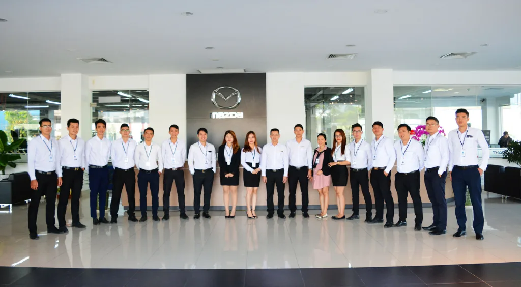 Tư vấn viên showroom Mazda